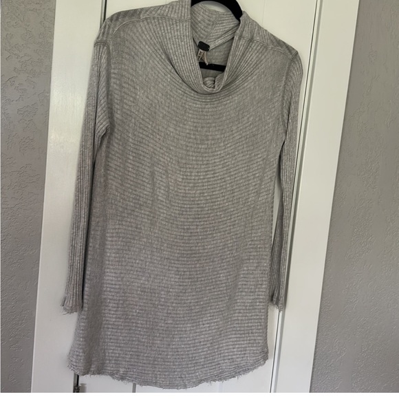 Free People We The Free Ribbed Gray Mock Neck Open Split Back Tunic Sweater - Picture 2 of 4